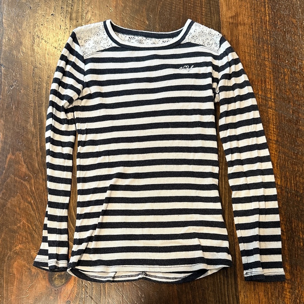 Abercrombie & Fitch Black and White Striped Long Sleeve Tee